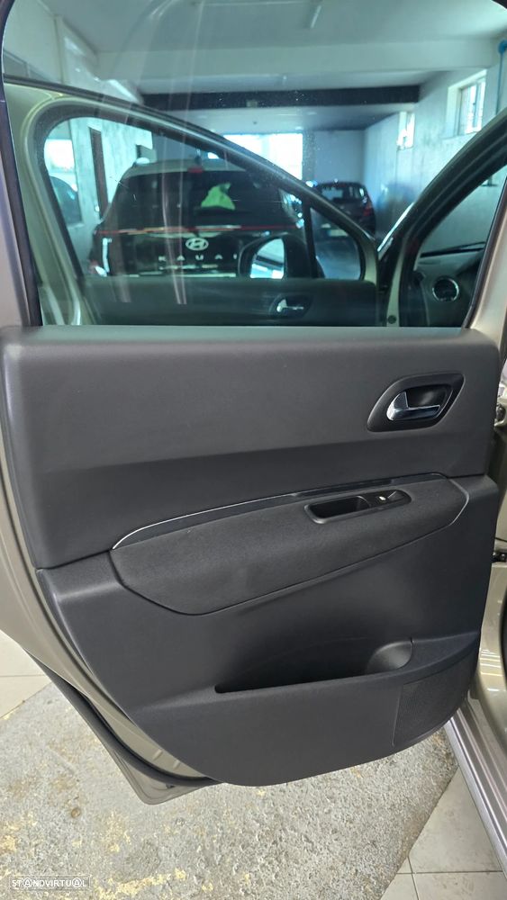 Peugeot 3008 2.0 HDi Hybrid4 - 15