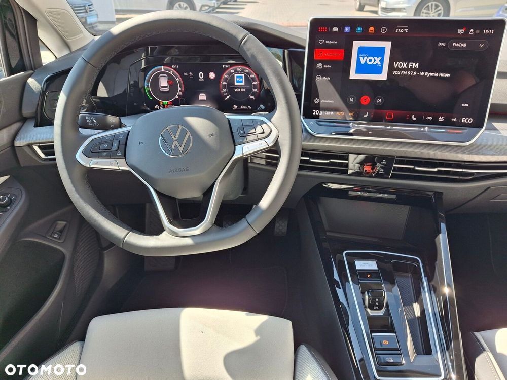 Volkswagen Golf - 22