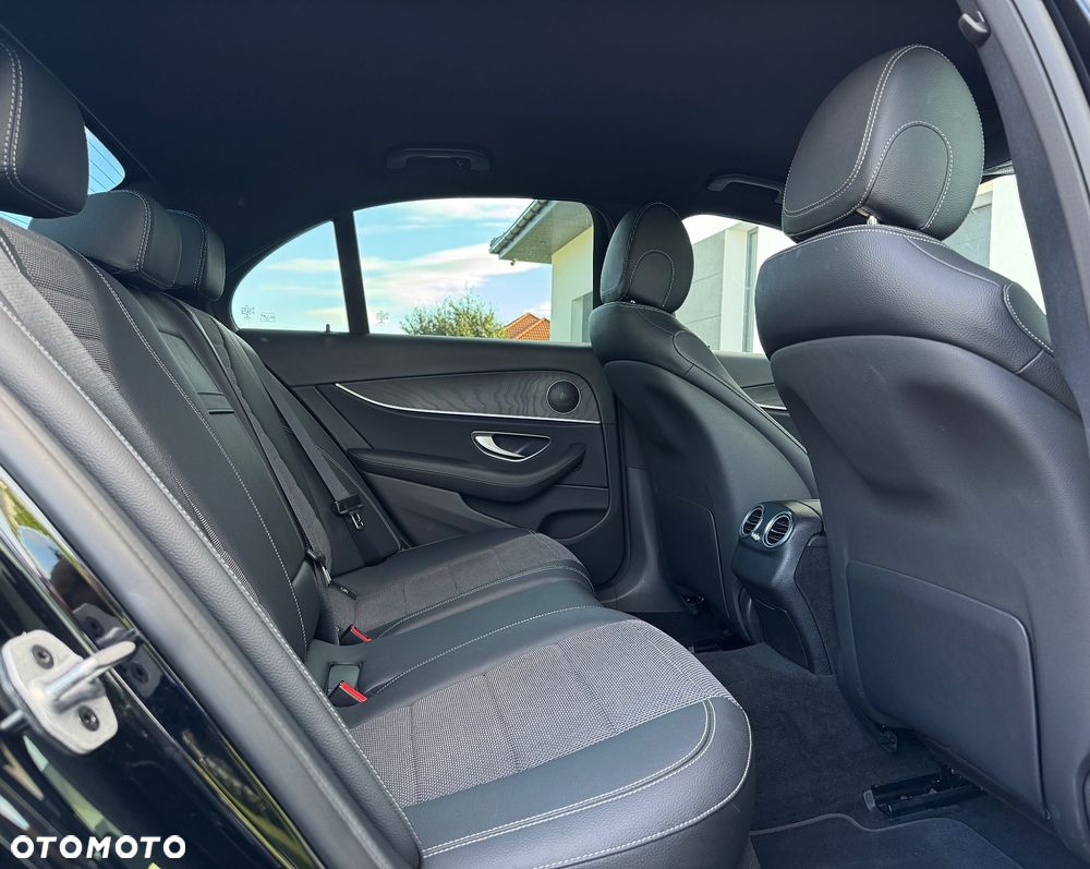 Mercedes-Benz Klasa E 300 Business Edition - 12