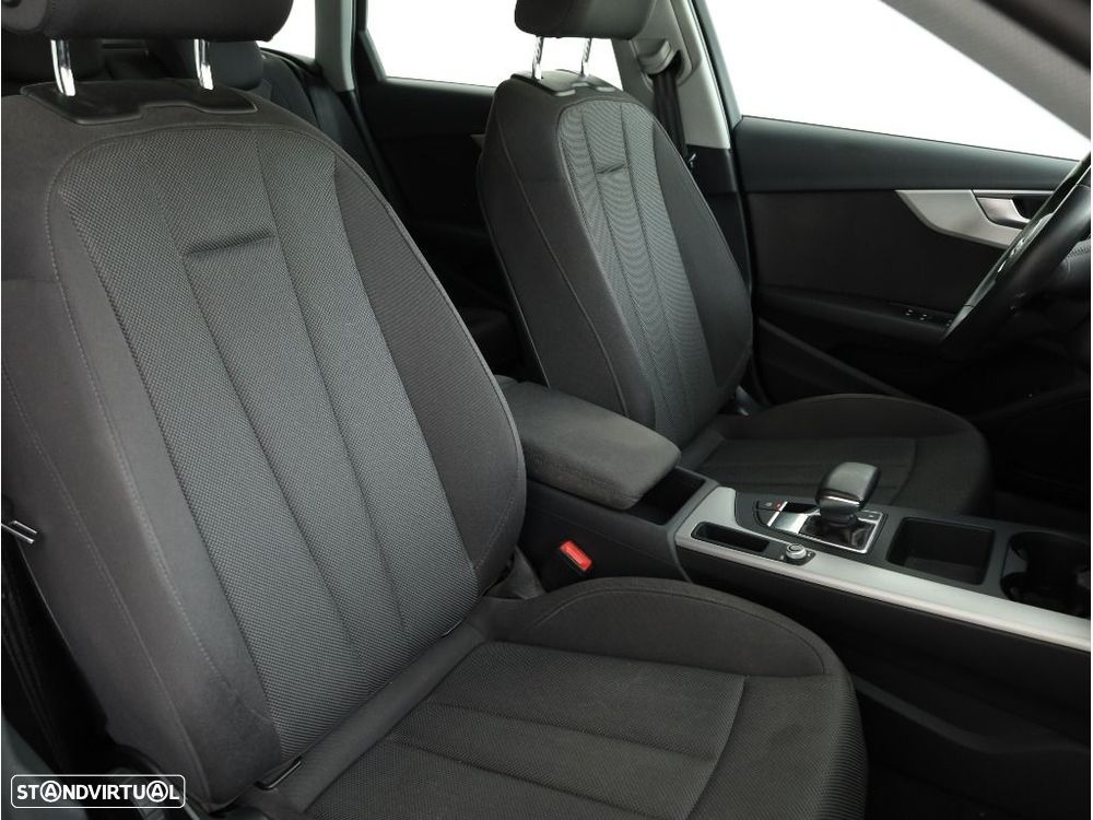 Audi A4 Avant 35 TDI Advanced S tronic - 14