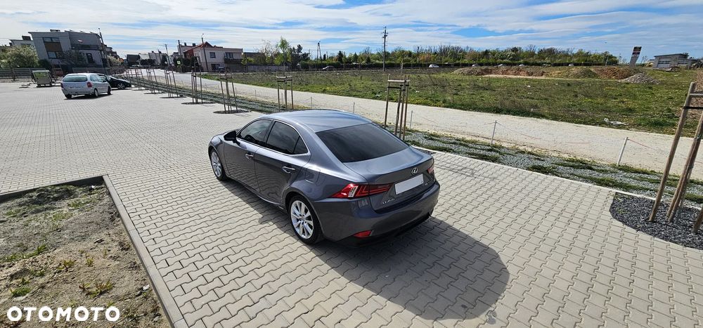 Lexus IS 300h Elegance - 4