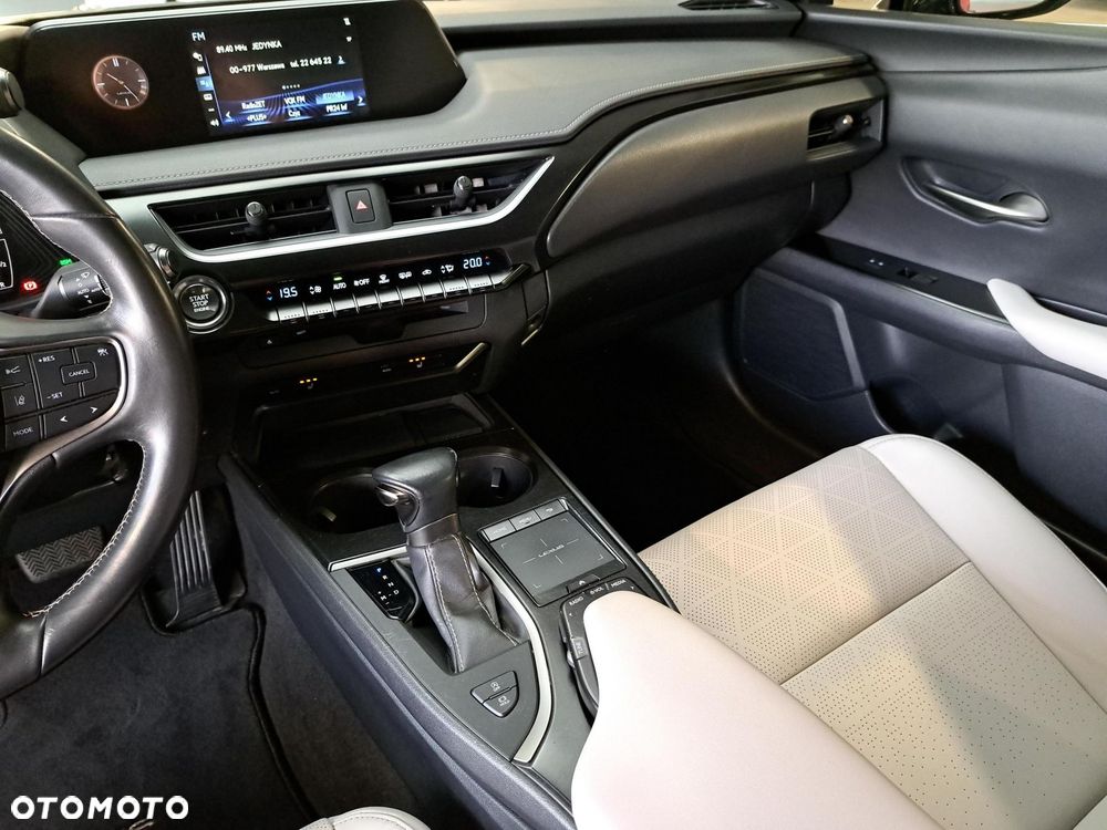 Lexus UX 200 Prestige 2WD - 24