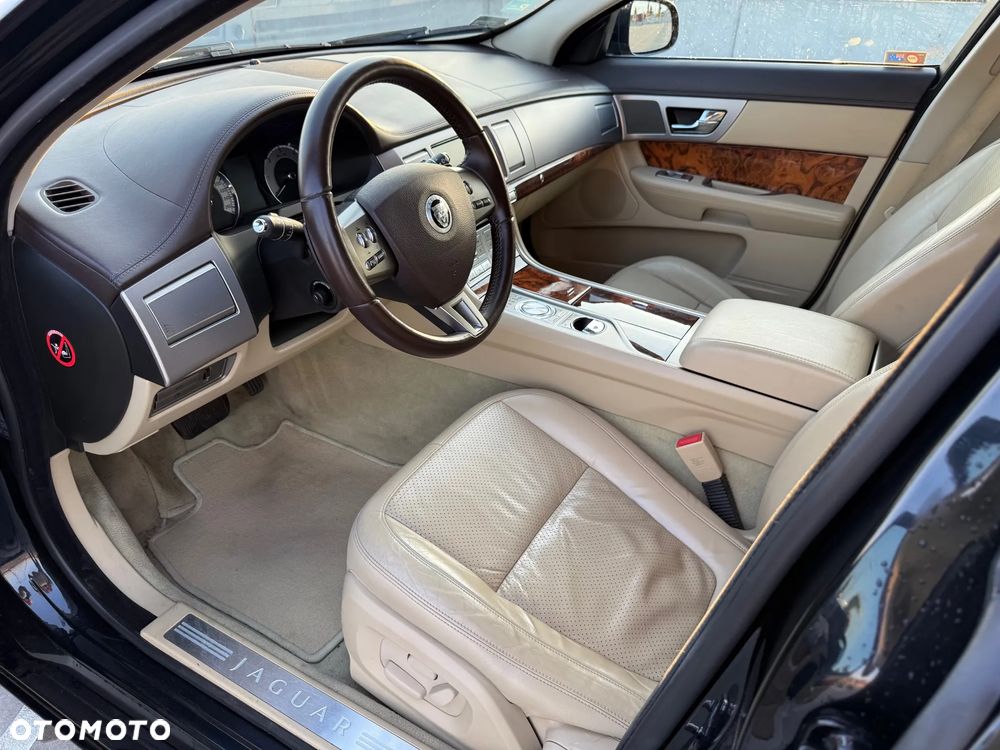Jaguar XF 3.0 V6 D Luxury - 5