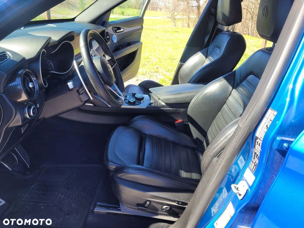 Alfa Romeo Stelvio 2.0 Turbo 16V AT8-Q4 Ti - 12