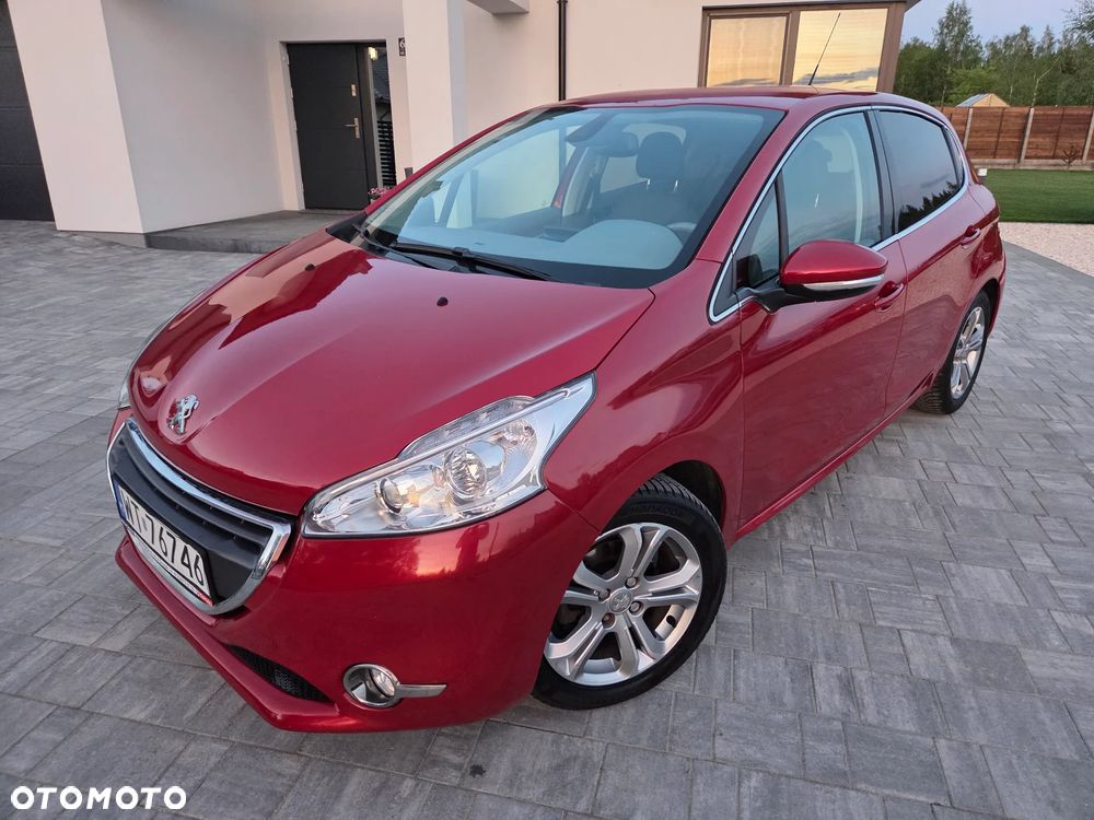 Peugeot 208 - 1