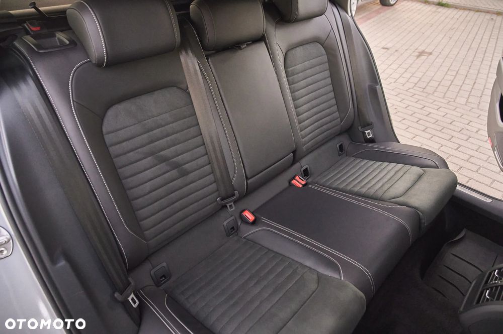 Volkswagen Passat - 25