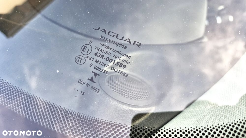 Jaguar XE 2.0 D Portfolio - 20