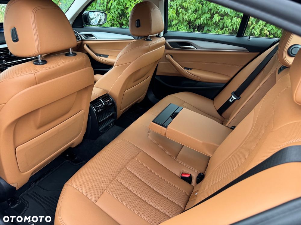 BMW Seria 5 520e M Sport sport - 12