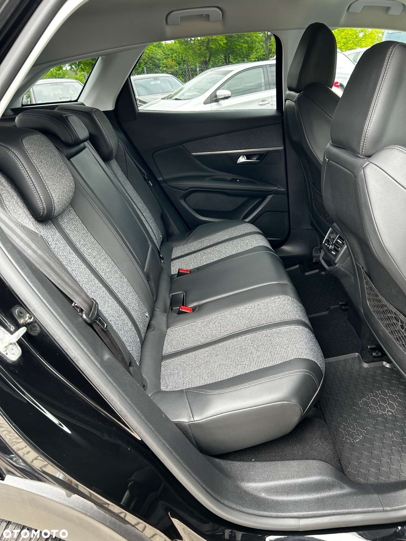 Peugeot 3008 BlueHDi 130 Stop & Start Allure Business-Paket - 17