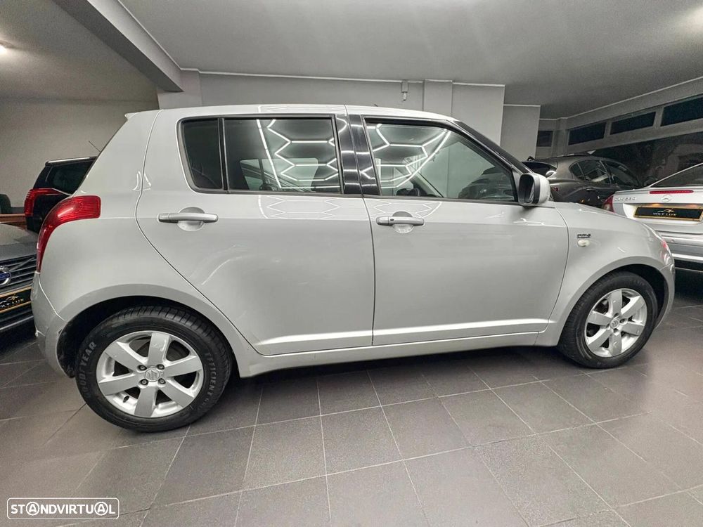 Suzuki Swift 1.3 DDiS Sport — fotografia 31
