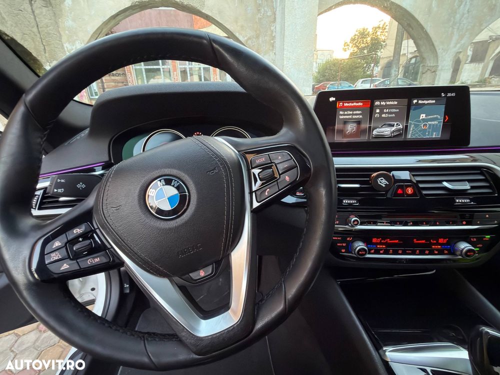 BMW Seria 5 520d xDrive AT - 12