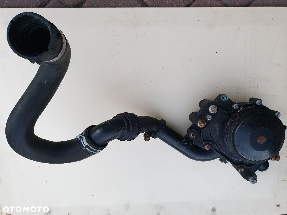 Mercedes W447 2,2 pompa wody A6512006301