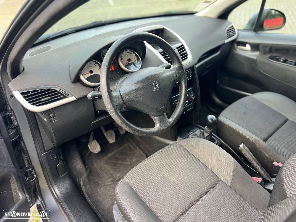 Peugeot 207 1.4 16V Trendy - 6
