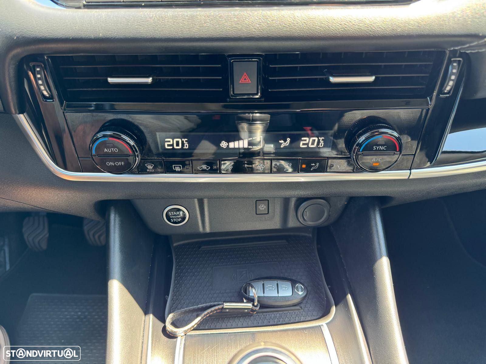 Nissan Qashqai 1.3 DIG-T N-Connecta J18 Led - 24