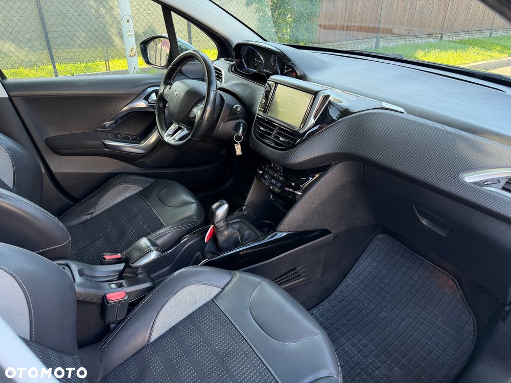 Peugeot 2008 1.2 Pure Tech Allure S&S - 7