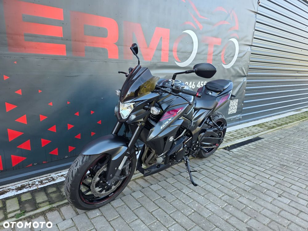 Suzuki GSX - 32