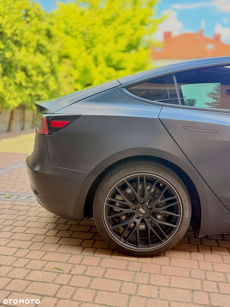 Tesla Model 3 - 9