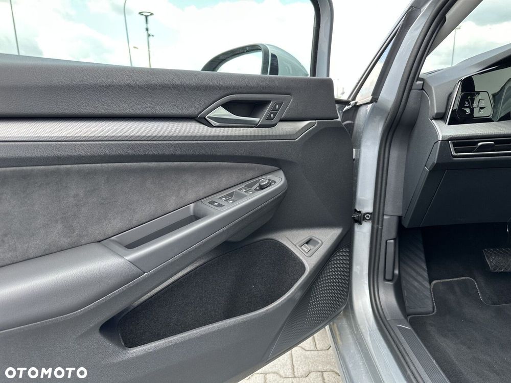Volkswagen Golf Variant - 11