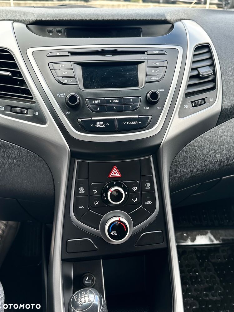 Hyundai Elantra - 13