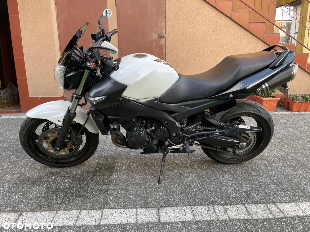 Suzuki GSR - 6