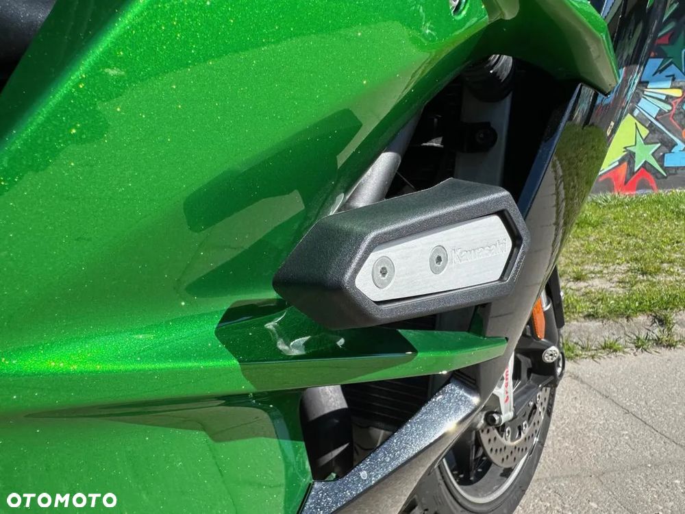 Kawasaki Ninja H2 SX - 11