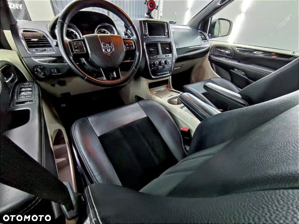 Dodge Grand Caravan - 16