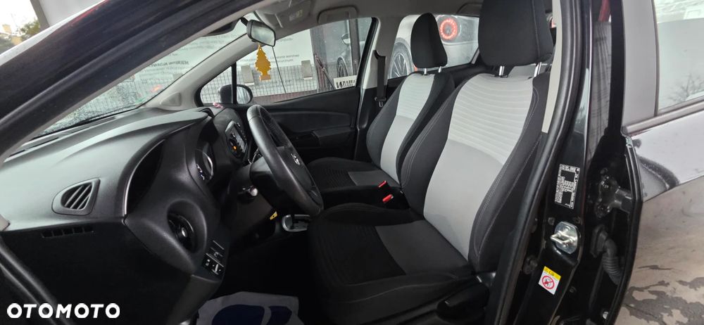 Toyota Yaris Hybrid 100 Terra - 29