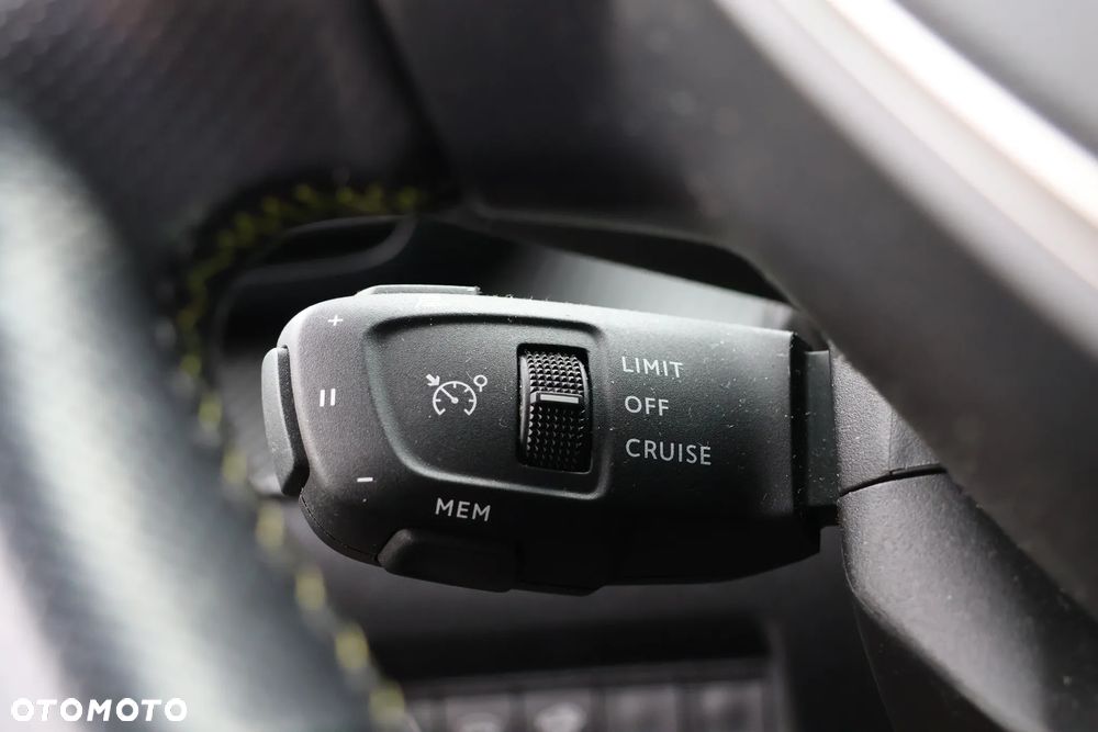 Peugeot 2008 1.2 PureTech GT Line S&S - 14