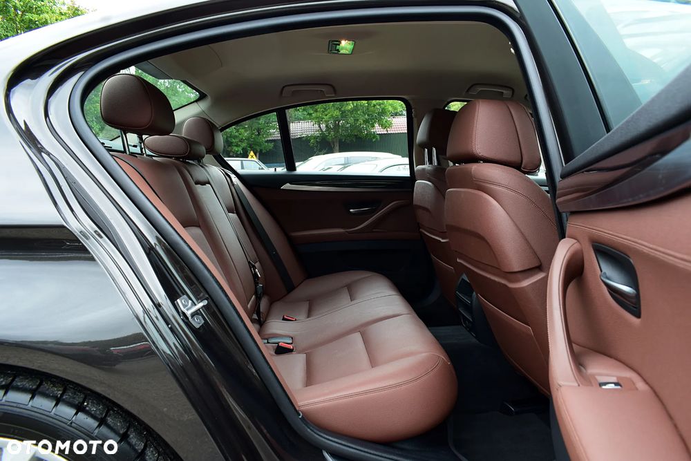 BMW Seria 5 535i xDrive Luxury Line - 7
