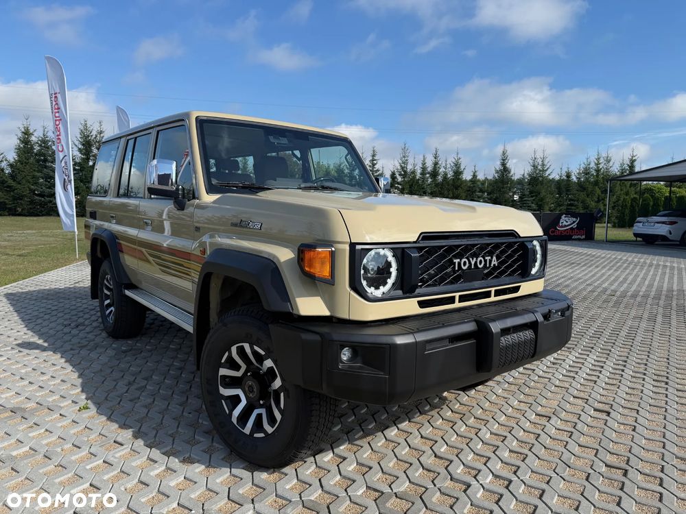 Toyota Land Cruiser - 1