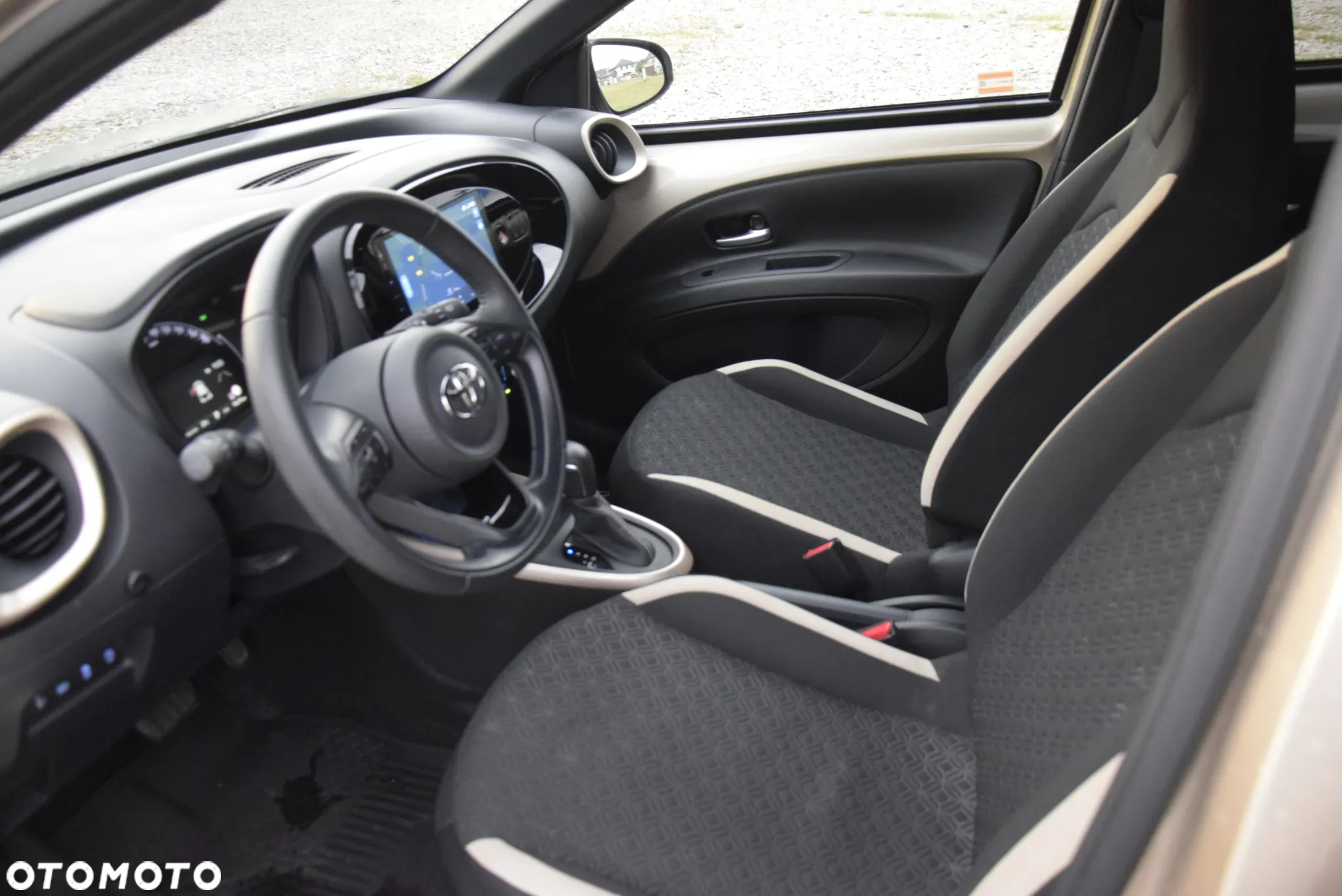 Toyota Aygo X 1.0 VVT-i X-play X-shift - 12