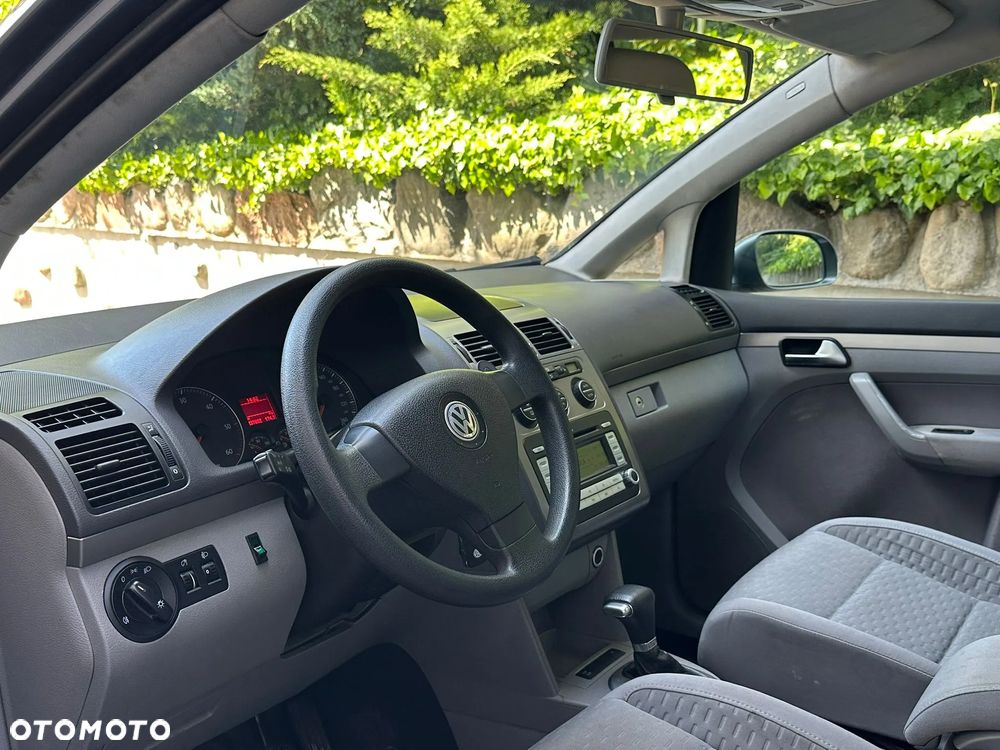 Volkswagen Touran 1.9 TDI DPF DSG Trendline - 8