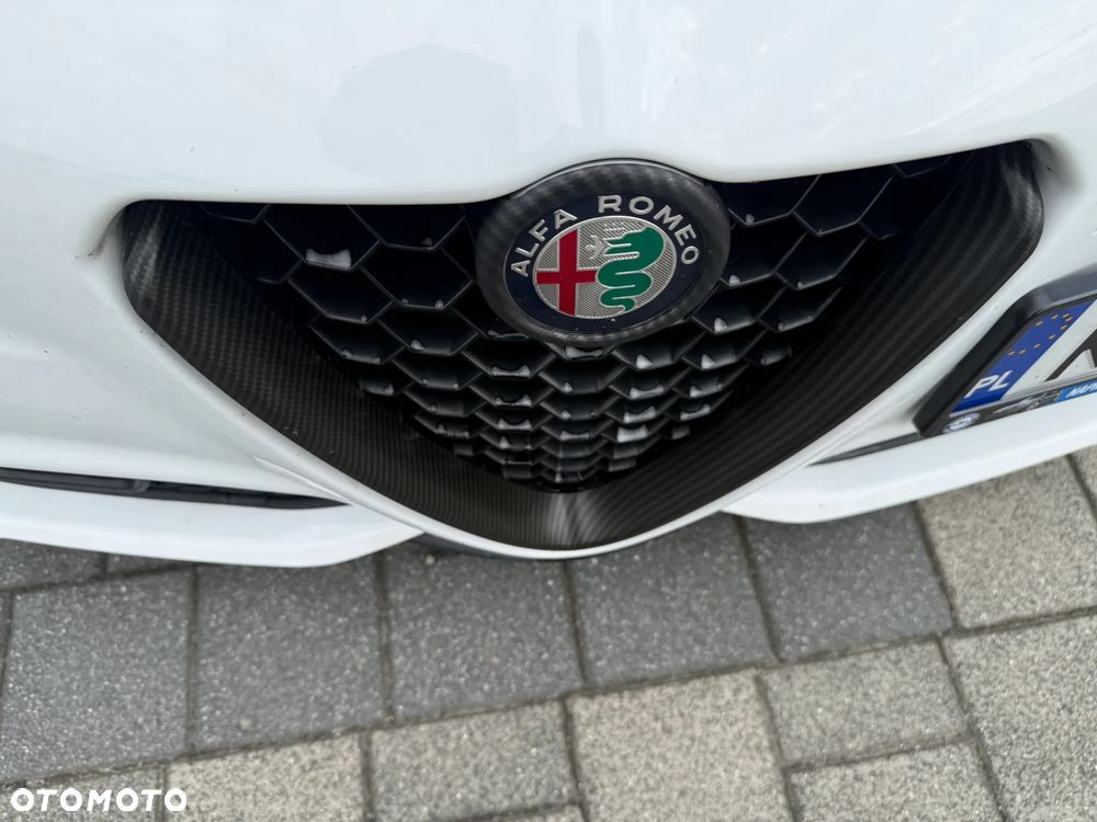 Alfa Romeo Giulia 2.0 Turbo 16V AT8-Q4 Veloce - 26
