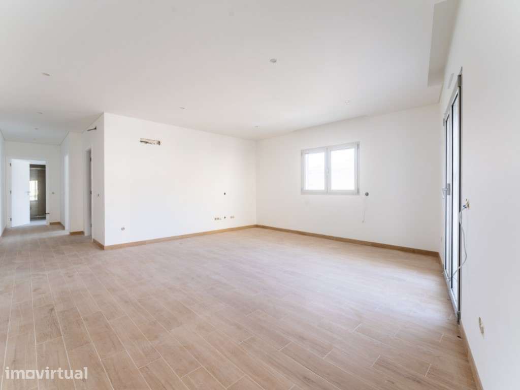 Apartamento T2 junto ao mercado- 200 mts da praia - Grande imagem: 5/84