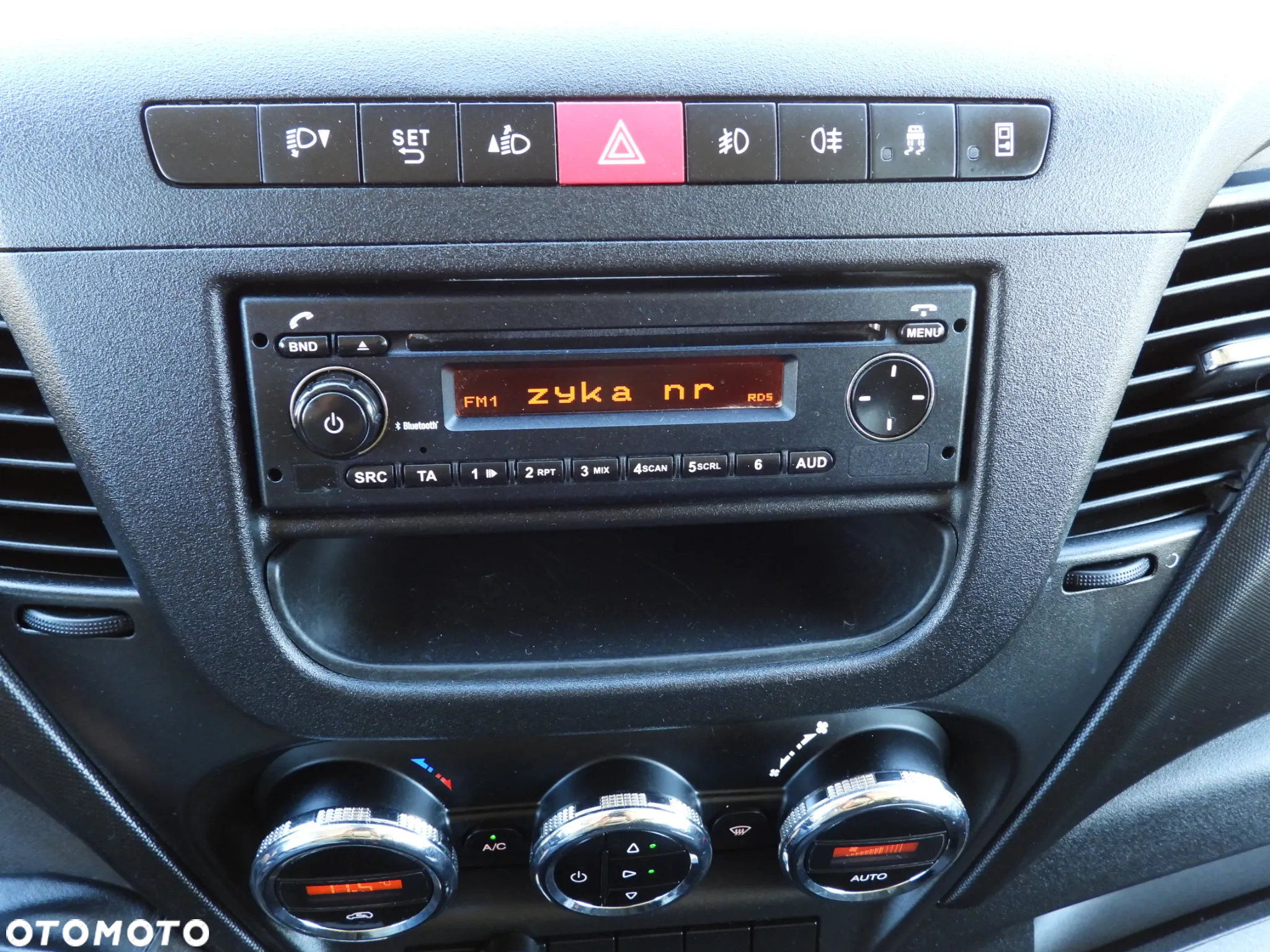 Iveco DAILY 35C17 FURGON BRYGADÓWKA 6 MIEJSC TEMPOMAT BLIŹNIACZE KOŁA KLIMATYZACJA 170KM [ 009678 ] - 34