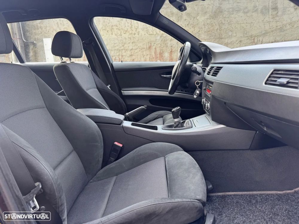 BMW 320 d Pack M - 32