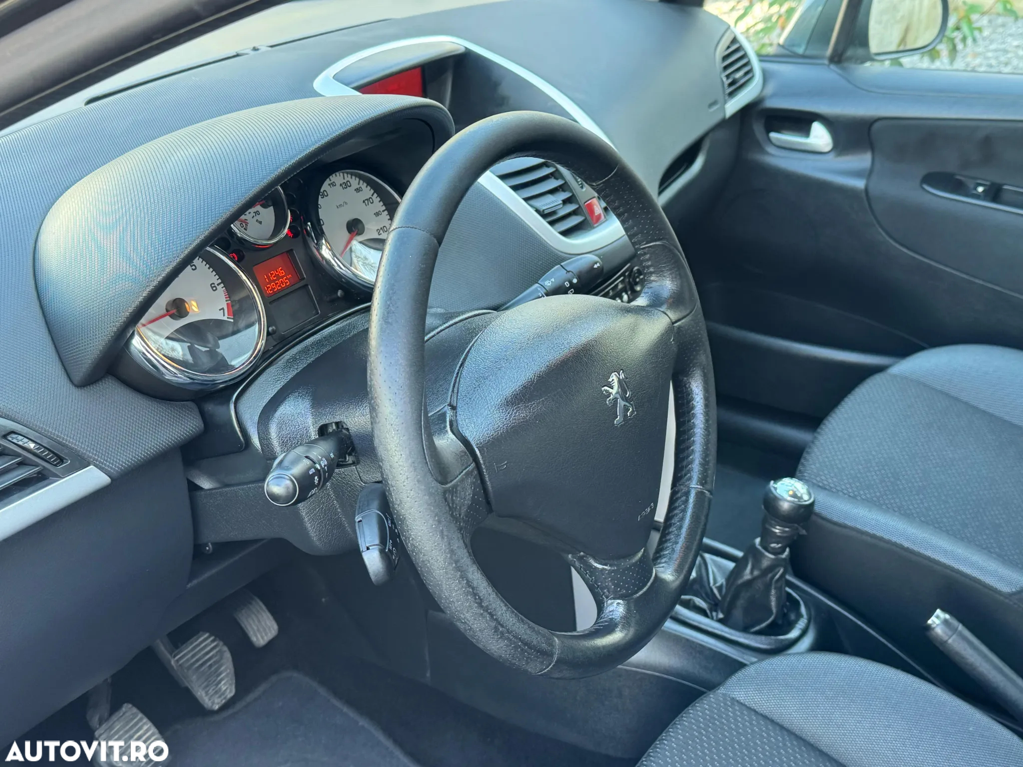 Peugeot 207 1.4 E Trendy - 7
