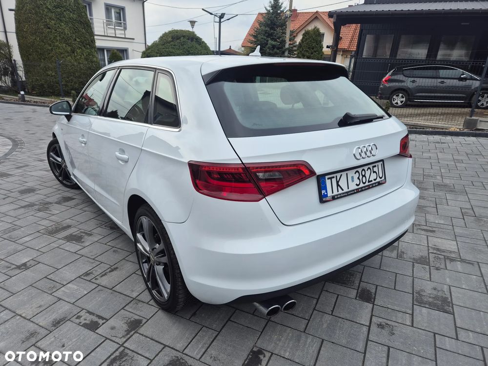 Audi A3 Sportback 2.0 TDI S tronic S line Sportpaket - 4