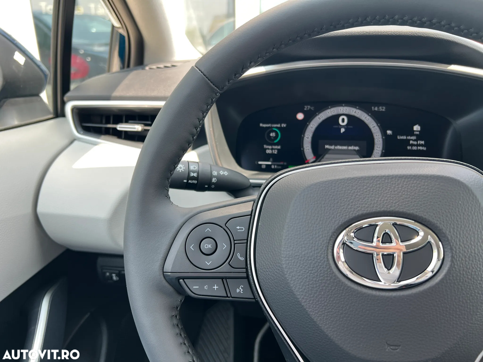 Toyota Corolla 1.8 HSD Dynamic - 33