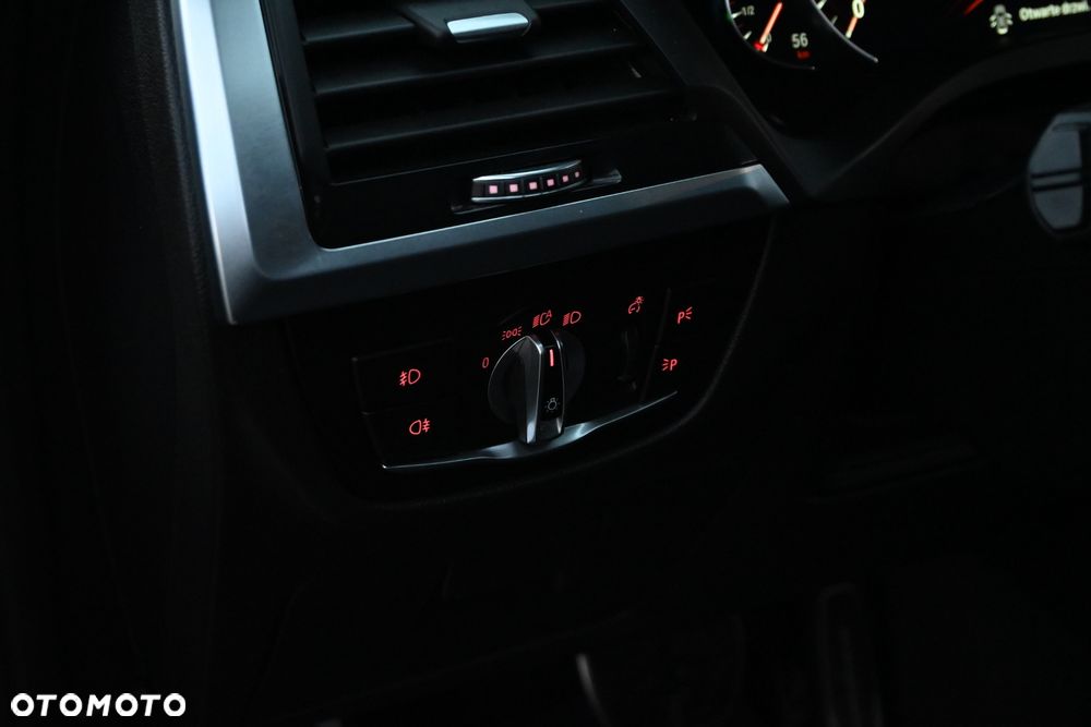 BMW X4 xDrive25d sport - 25