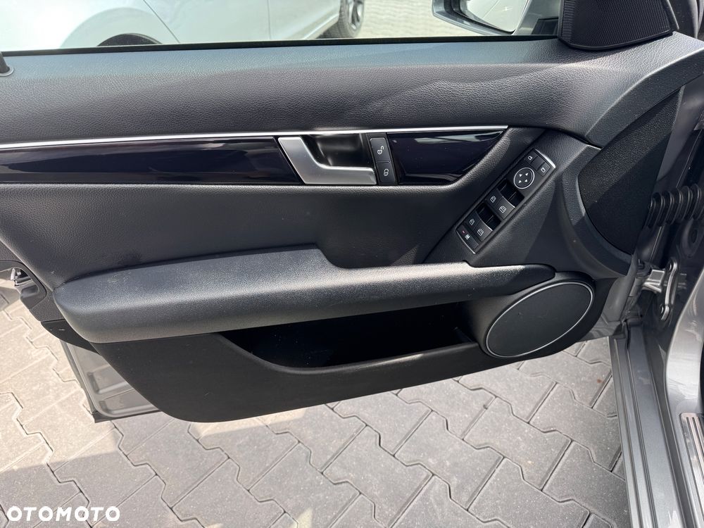 Mercedes-Benz Klasa C 220 CDI DPF Elegance - 28