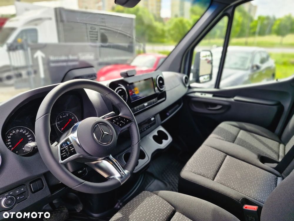Mercedes-Benz Sprinter - 13