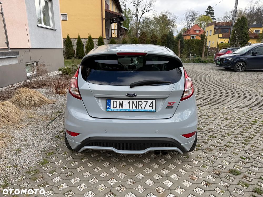 Ford Fiesta 1.6 EcoBoost ST200 - 11