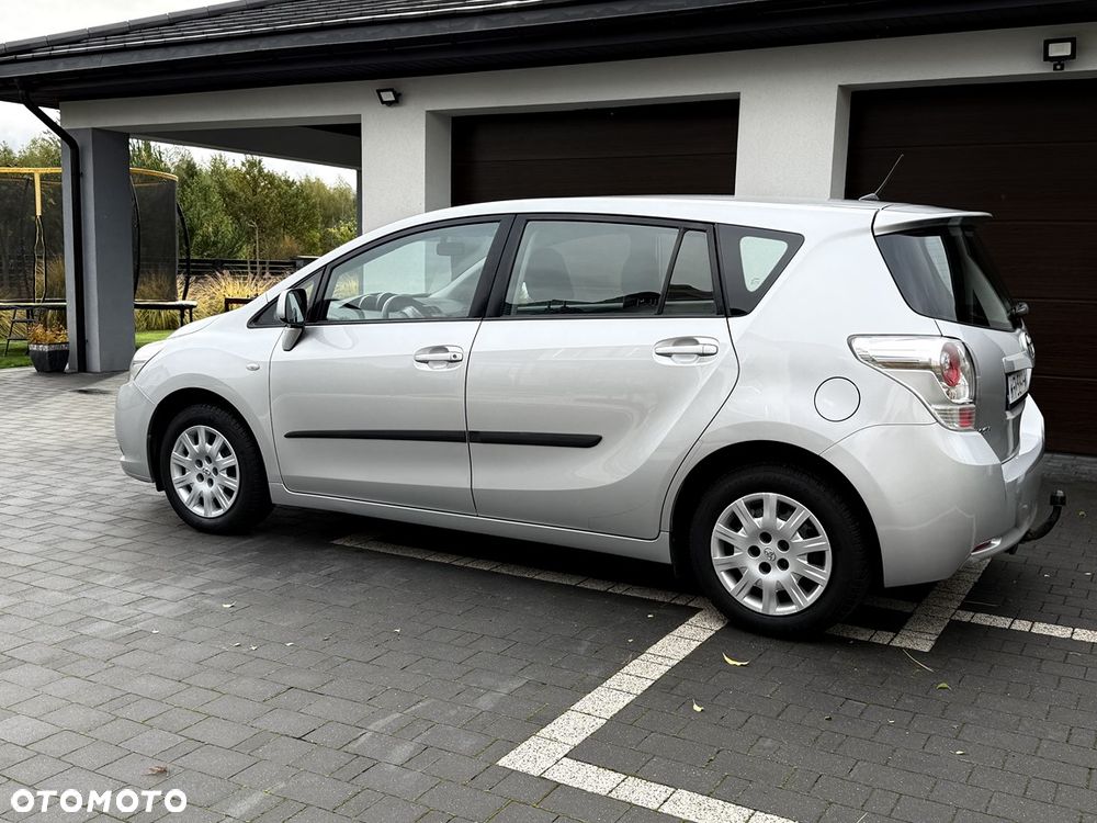 Toyota Verso 1.8 Edition - 4