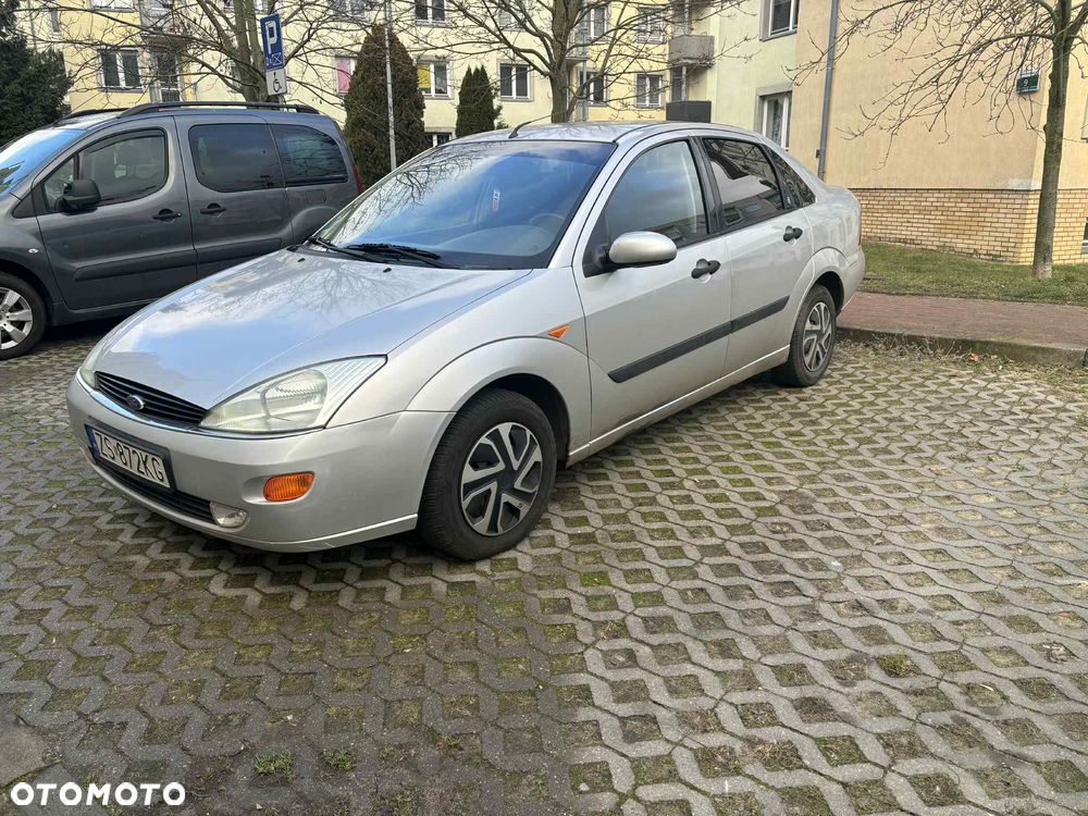 Ford Focus 1.6 Futura - 1