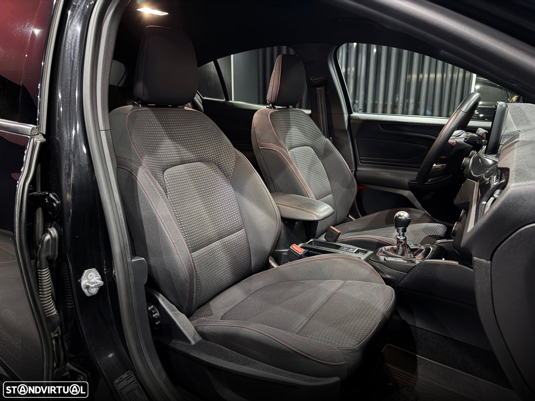 Ford Focus 1.0 EcoBoost ST-Line X - 31