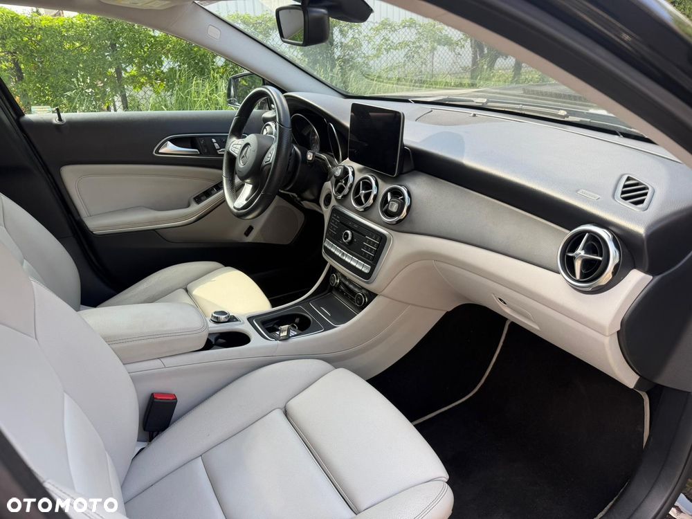 Mercedes-Benz GLA 250 4Matic 8G-DCT AMG Line - 13