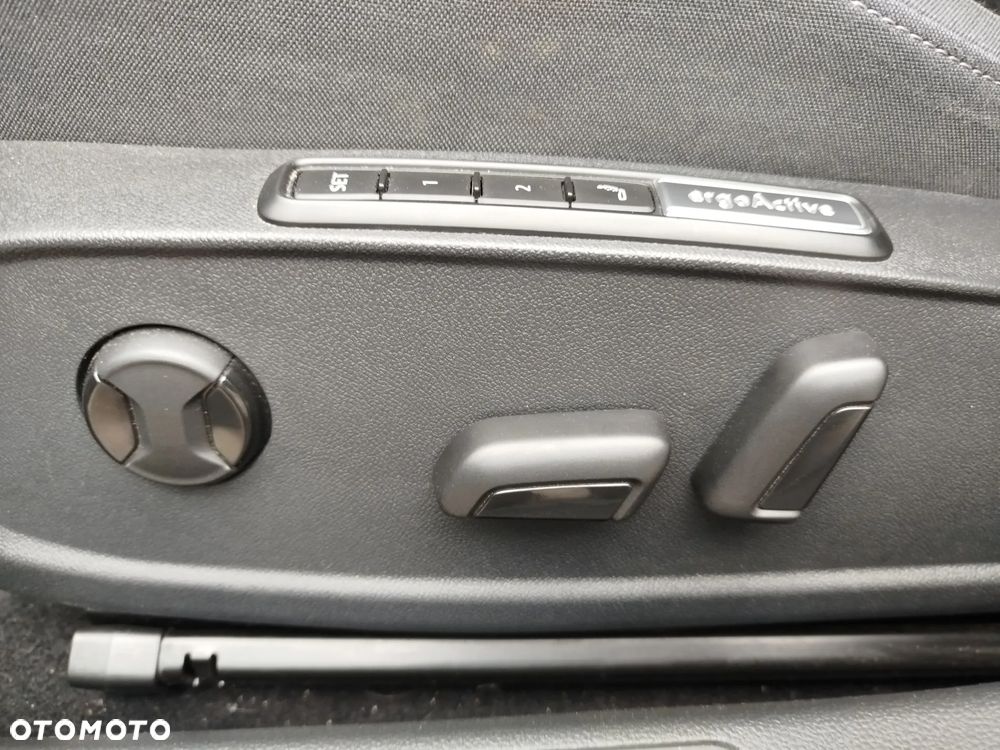 Volkswagen Golf Variant 2.0 TDI SCR DSG Life - 16