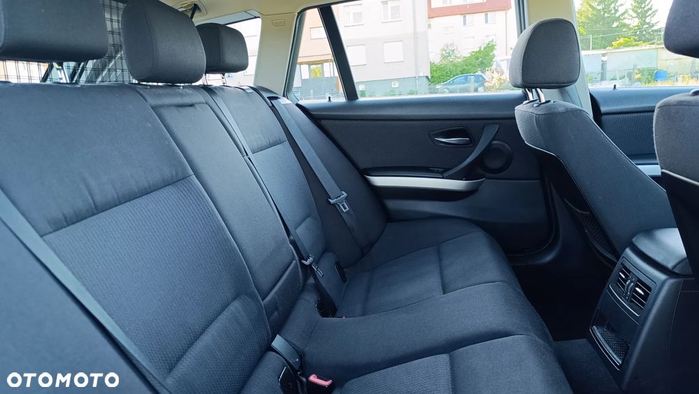 BMW Seria 3 330d DPF Edition Sport - 16