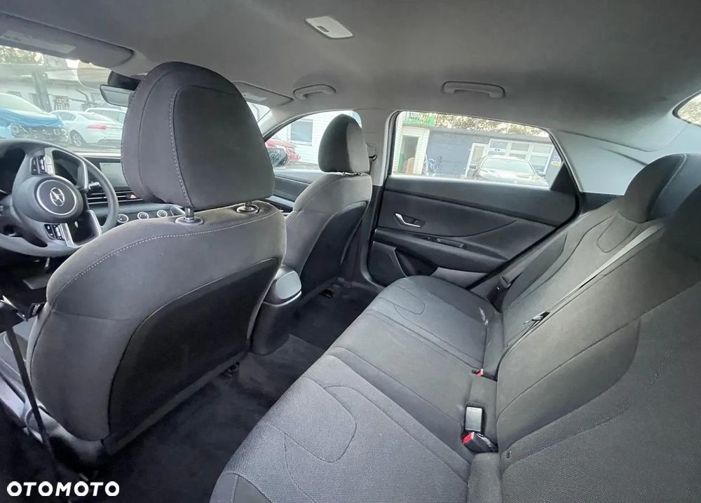 Hyundai Elantra - 10